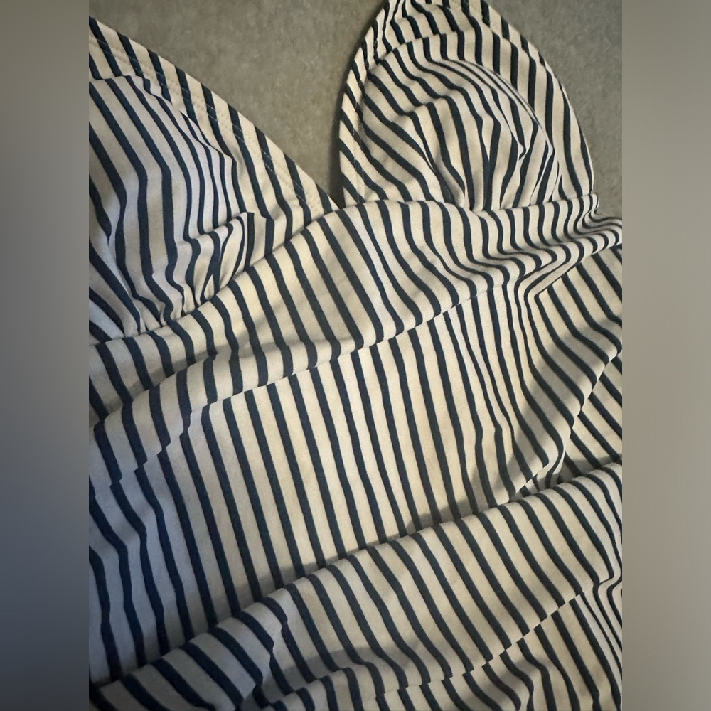 NWT CUPSHE One Piece Swimsuit Tummy Control V white blue vertical stripes size S - Picture 2 of 4